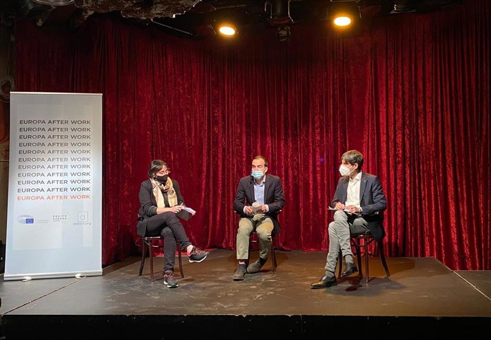 El eurodiputado Jordi Solé y la experta en participación ciudadana Itziar González, en el debate Europa After Work