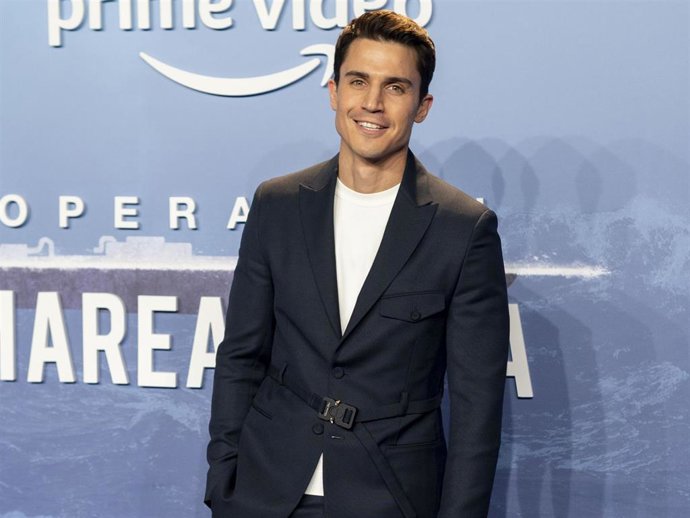 Álex González durante la premiere de  Operación Marea Negra