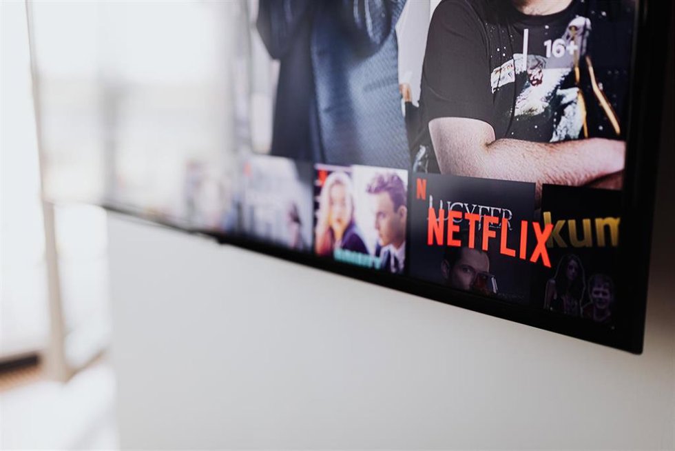 Logo de Netflix en una televisión