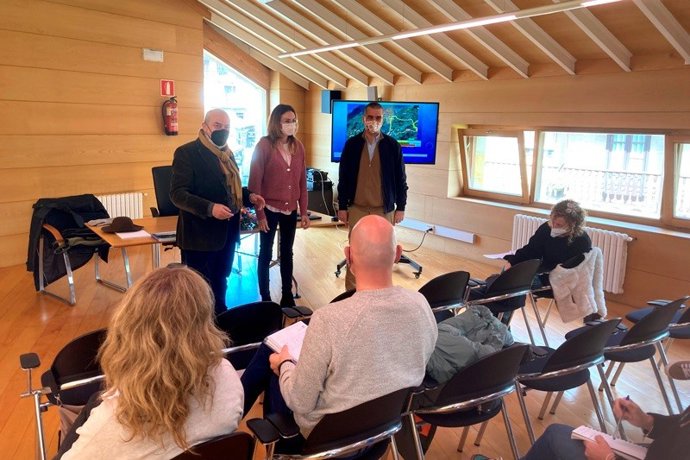 La directora general de Turismo, Marta Barca, junto a Bahillo y Teja