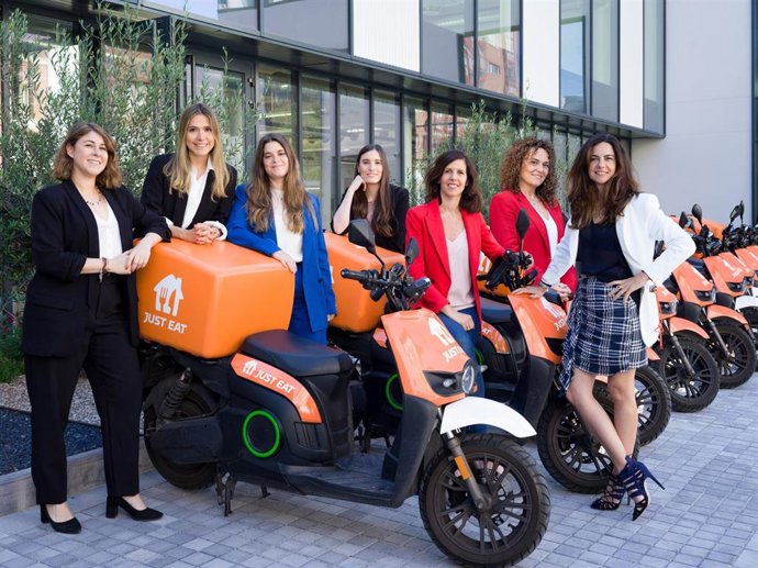 Archivo - Mujeres del equipo de dirección de Just Eat en España