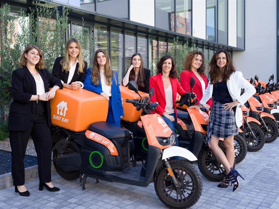 Archivo - Mujeres del equipo de dirección de Just Eat en España