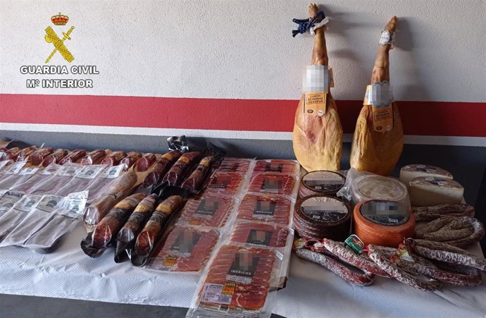La Guardia Civil detiene a una persona por sustraer productos cárnicos en un establecimiento de Yuncler.