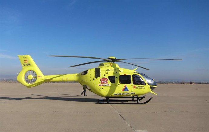 Archivo - Helicóptero del 112 con base en Zaragoza.