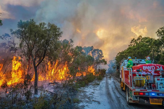 Archivo - A supplied image of a major bushfire burning through the Leeuwin-Naturaliste National Park, in Western Australia's southwest. Thursday, December 9, 2021. The blaze near the tourist hotspot of Margaret River is being described as extremely seri