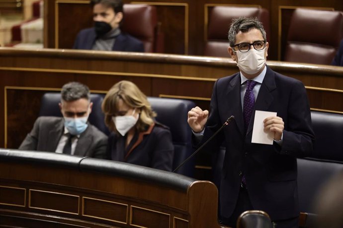 El ministro de la Presidencia, Relaciones con las Cortes y Memoria Democrática, Félix Bolaños, interviene en una sesión plenaria en el Congreso de los Diputados, a 16 de febrero de 2022, en Madrid (España). 