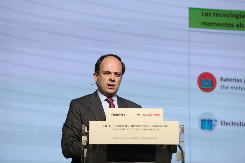 El socio de Monitor Deloitte, Laureano Álvarez, interviene en el encuentro informativo Energías Renovables, Hidrógeno Renovable y Almacenamiento, en el Auditorio El Beatriz Madrid, a 23 de febrero de 2022, en Madrid (España). 