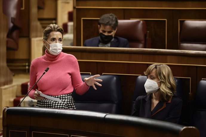 La ministra de Transportes, Movilidad y Agenda Urbana, Raquel Sánchez, interviene en una sesión de control en el Congreso de los Diputados, a 16 de febrero de 2022, en Madrid (España).