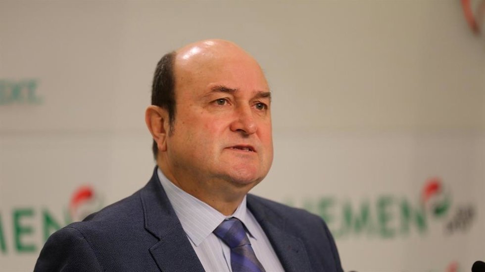 Archivo - El presidente del EBB del PNV Andoni Ortuzar, en una comparecencia de prensa