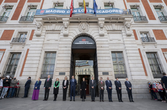 Minuto de silencio en la Puerta del Sol por las víctimas del Villa de Pitanxo