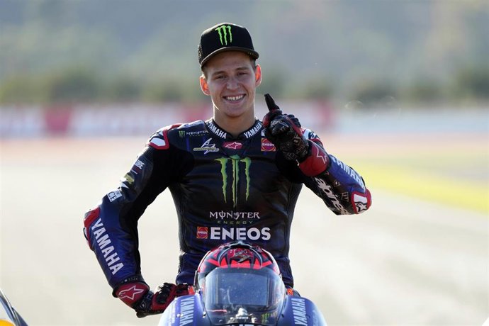 Archivo - El piloto francés Fabio Quartararo (Yamaha) celebra su primer título mundial de MotoGP, en Valencia, en 2021
