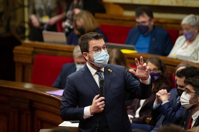 El president de la Generalitat, Pere Aragons, interviene en un pleno del Parlament de Catalunya, a 23 de febrero de 2022, en Barcelona, Cataluña (España). Durante la sesión, el Govern se ha enfrentado a las preguntas de la oposición entre las que han d