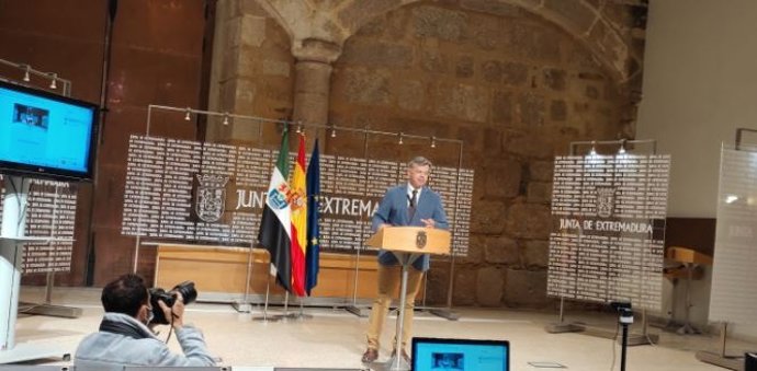 El portavoz de la Junta de Extremadura, Juan Antonio González, en la rueda de prensa posterior a la reunión del Consejo de Gobierno