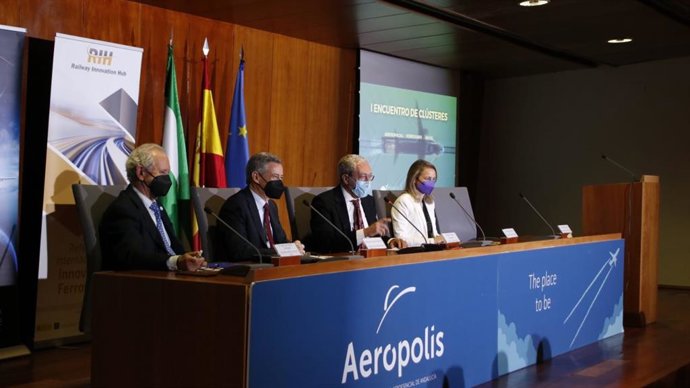 El consejero de Transformación Económica, Industria, Conocimiento y Universidades, Rogelio Velasco, durante su participación en el I Encuentro de Clústeres Aeroespacial-Ferroviario-Naval