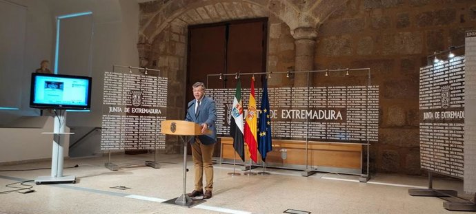El portavoz de la Junta de Extremadura, Juan Antonio González, en rueda de prensa