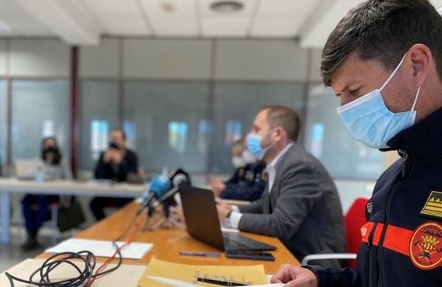 El edil de Protección Ciudadana en València, Aarón Cano, presenta junto al jefe de Bomberos, Enrique Gisbert, y el de Policía Local, José Vicente Herrera, el dispositivo de ambos cuerpos municipales para las Fallas de 2022.