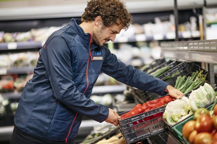 Archivo - ALDI prevé contratar a más de un centenar de personas durante el primer semestre para afrontar su llegada a Canarias