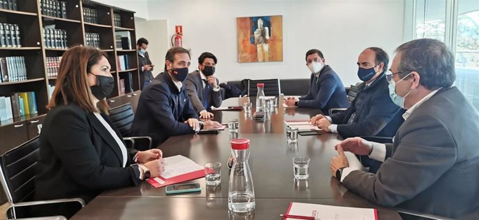 El eurodiputado de Cs y portavoz de Transporte y Turismo de Renew Europe en el Parlamento europeo, José Ramón Bauzá, durante su reunión en Algeciras.