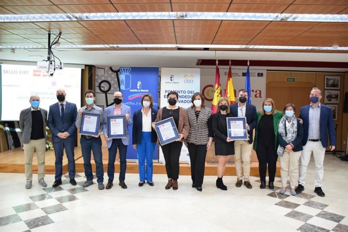 Patricia Franco ha asistido a la firma del protocolo de cesión del mural cerámico de Casa Decor 2021 a Talavera de la Reina