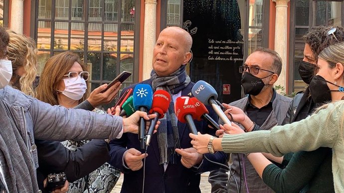 Imbroda inicia conversaciones con sindicatos para la equiparación salarial de docentes con otras CCAA