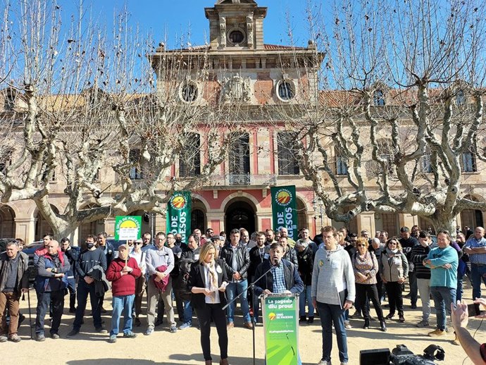 Miembros de Unió de Pagesos ante el Parlament