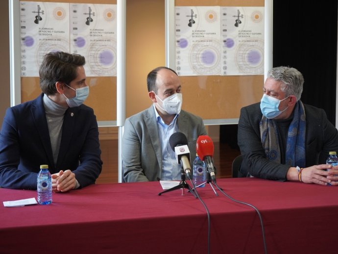 El Director De La Orquesta Segoviana, José Luis Martín Rozas; El Diputado De Cultura, Juventud Y Deportes, José María Bravo,; Y El Concejal De Turismo Del Ayuntamiento De Segovia, Miguel Merino.