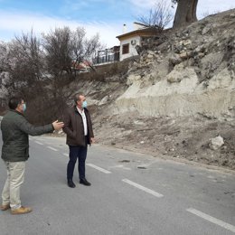 El delegado de Regeneración, Justicia y Administración Local de la Junta en Granada, Enrique Barchino, en una visita a Orce (Granada).