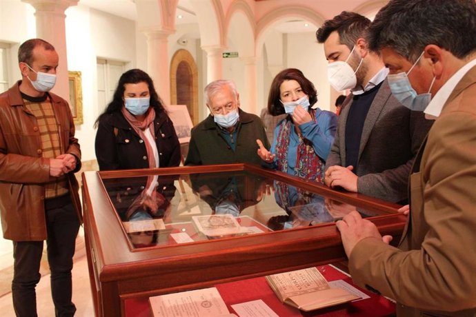 Alejandro Moyano, en la inauguración de la exposición bibliográfica 'Sevilla y sus pueblos' en la Casa de las Aguas de Montilla (Córdoba).