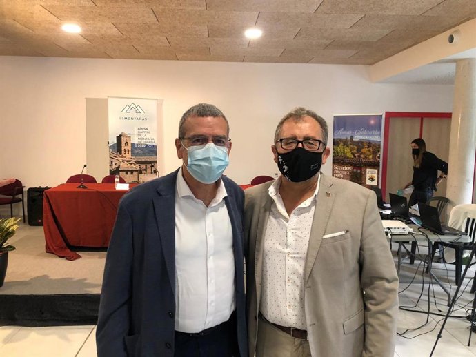 Imagen de archivo del presidente de la Diputación con el secretario general para el Reto Demográfico del Gobierno de España, Paco Boya.