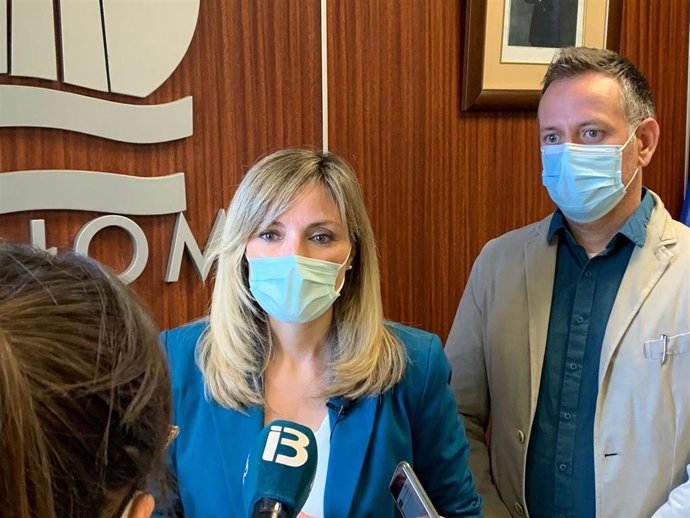 Patricia Guap (Cs) junto a Eugenio Ayuso en Menorca