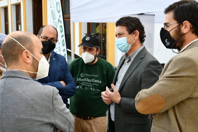 Daniel Sánchez en Villamartín con el proyecto de Economía Circular.