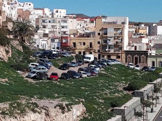 Zona para habilitar un nuevo aparcamiento en el Cerro de San Cristóbal, en Almería.