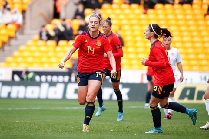 Alexia Putellas celebra su gol en el España-Canadá de la Arnold Clark Cup 2022