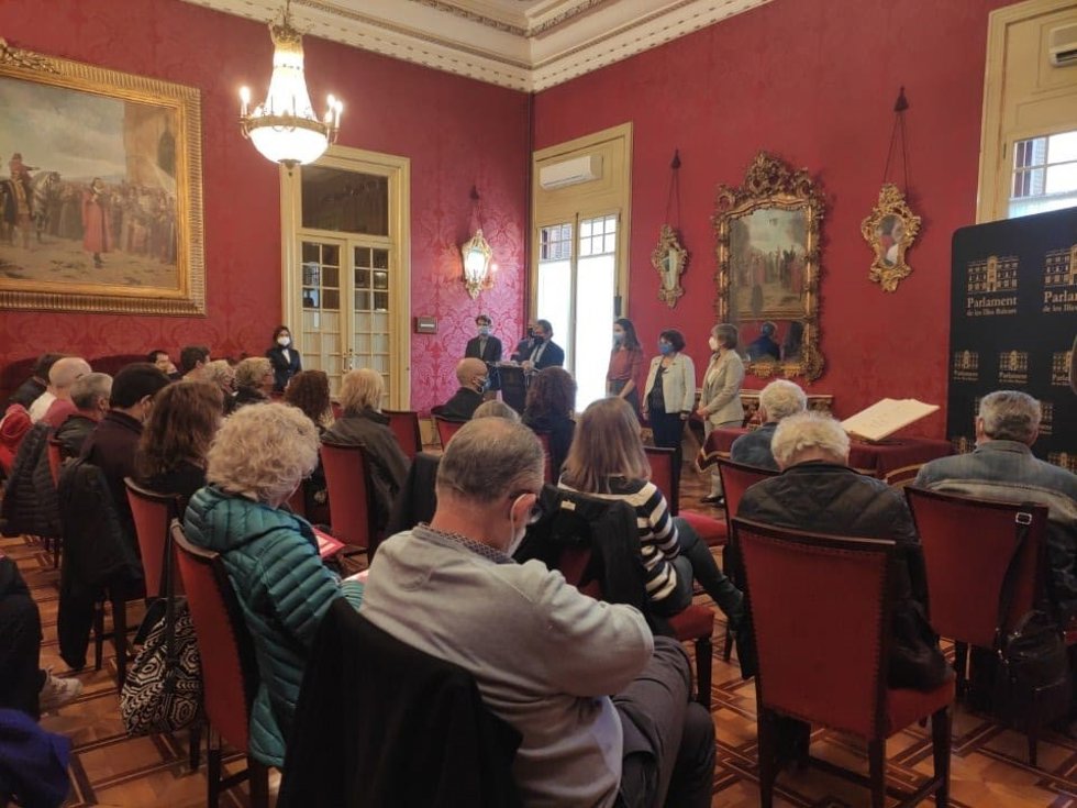 Un total de 57 personas juran el cargo de fedatarios especiales de la iniciativa legislativa popular para una Ley de bienestar para las generaciones presentes y futuras.