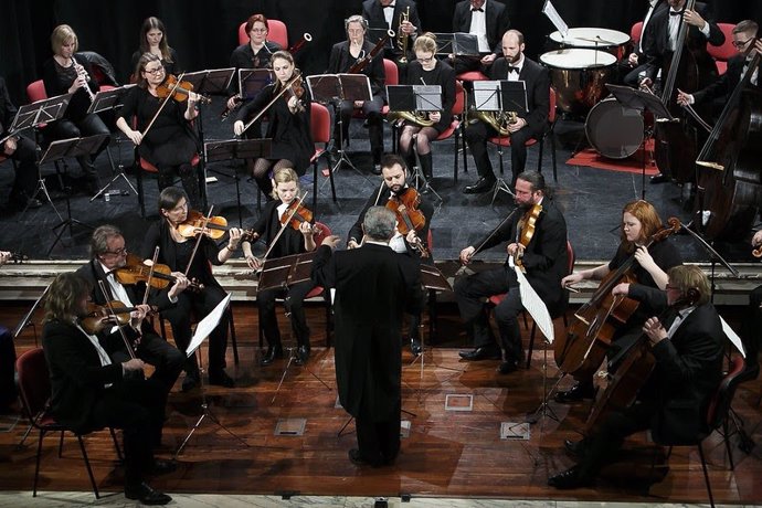 La Orquesta Musiziergemeinschaft del Mozarteum de Salzburgo, en uno de sus conciertos.