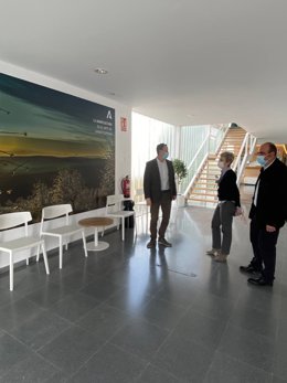 El delegado territorial de Agricultura, Ganadería y Pesca de la Junta en Córdoba, Juan Ramón Pérez, ha visitado la Oficina Comarcal Agraria del Alto Guadalquivir, con sede en Montoro.