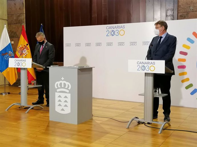 El presidente de Canarias, Ángel Víctor Torres, y el presidente de la Generalitat Valenciana, Ximo Puig