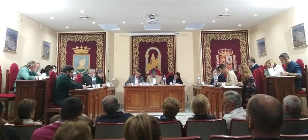 Archivo - Pleno del Ayuntamiento de Coria del Río