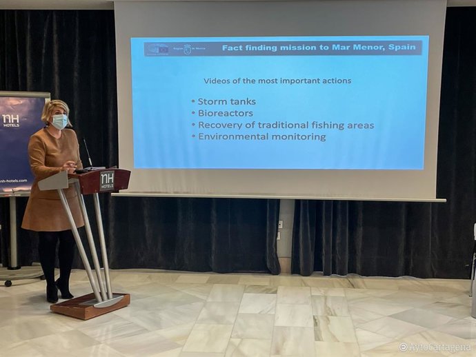 Cartagena reclama la colaboración de Europa para la retirada de fangos y secos de las playas del Mar Menor