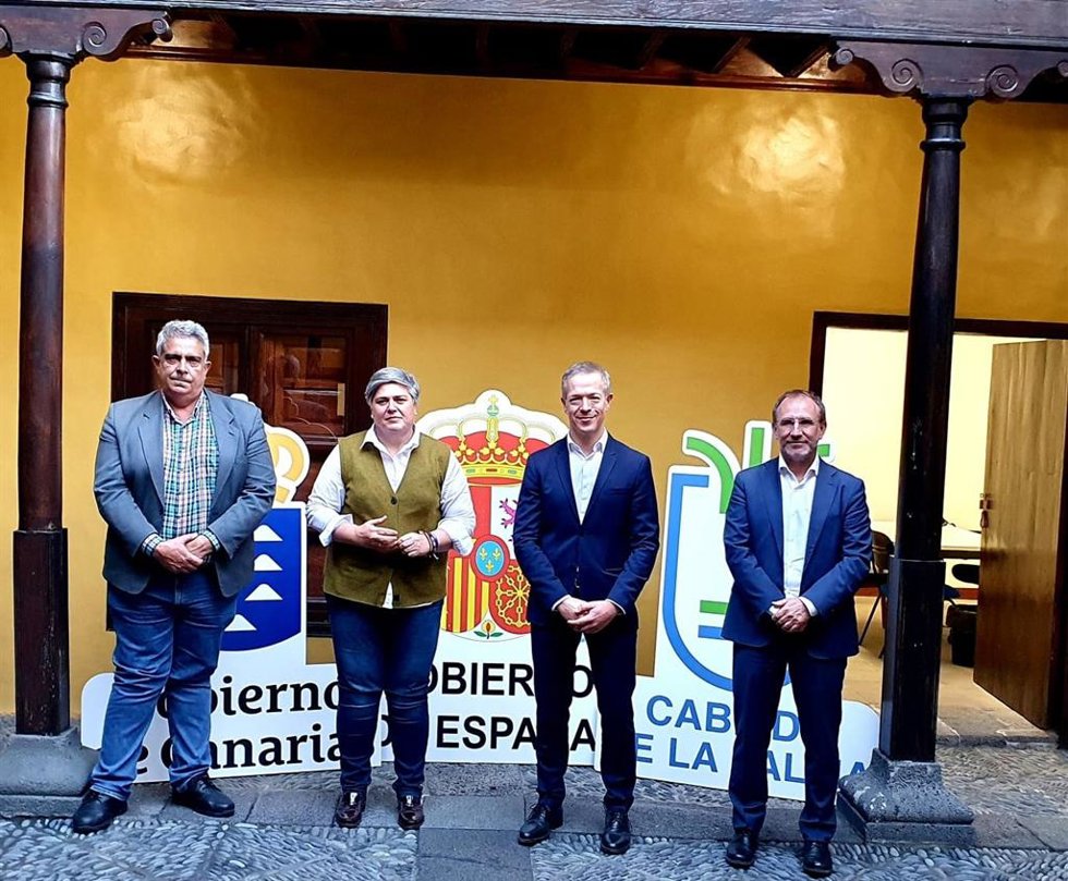 El presidente del Senado propone destinar recursos de la Cámara a un fondo de recuperación de la isla de La Palma