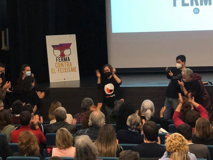 La diputada de la CUP en el Parlament Eullia Reguant en el acto de apoyo a su causa por no responder a Vox en el juicio del 1-O, a 23 de febrero de 2022.