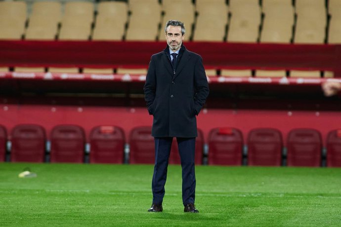 Archivo - Jorge Vilda, head coach of Spain, looks on during FIFA Womens World Cup 2023 qualifier match between Spain and Scotland at La Cartuja Stadium on November 30, 2021 in Sevilla, Spain