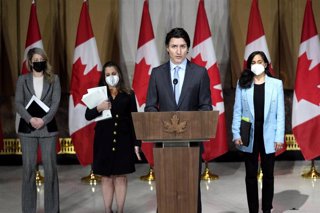 22 February 2022, Canada, Ottawa: Canadian Prime Minister Justin Trudeau  (C) speaks during a press conference with (L-R) Minister of Foreign Affairs Melanie Joly, Deputy Prime Minister and Minister of Finance Chrystia Freeland, and Minister of National D