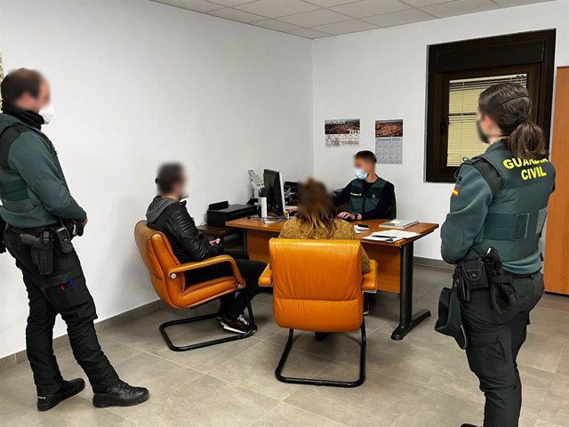 Tres detenidos en La Rioja por estafar casi 150.000 euros utilizando datos de opositores