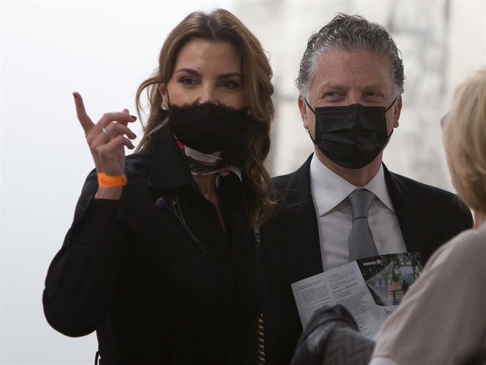 Mar Flores y Elías Sacal durante su visita a ARCO