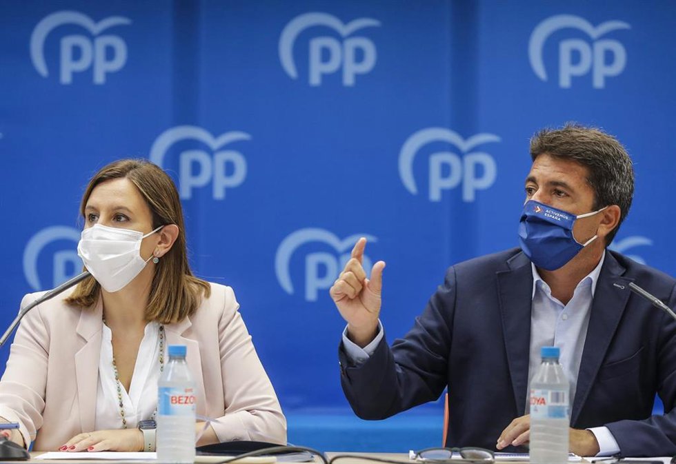 Archivo - La secretaria general del PPCV, Maria José Catalá, y el presidente del Partido Popular de la Comunitat Valenciana, Carlos Mazón.