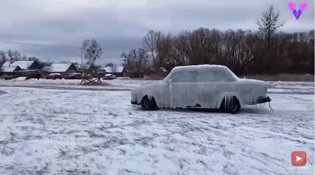 Los dueños de este coche se lo encontraron congelado en Bielorrusia