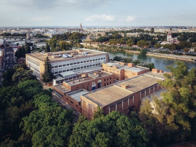 Vista aérea del complejo de Altadis en Los Remedios, en Sevilla.