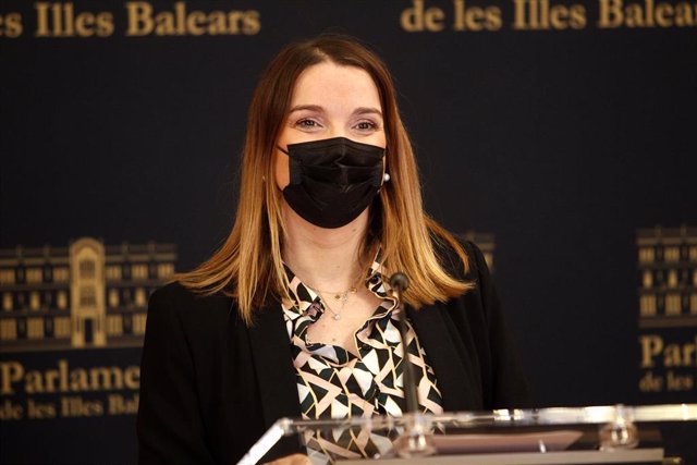 La presidenta del Partido Popular (PP) de Baleares, Marga Prohens, ofrece una rueda de prensa. 