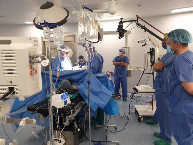 Primera cirugía de prótesis de rodilla asistida por cirugía robótica
